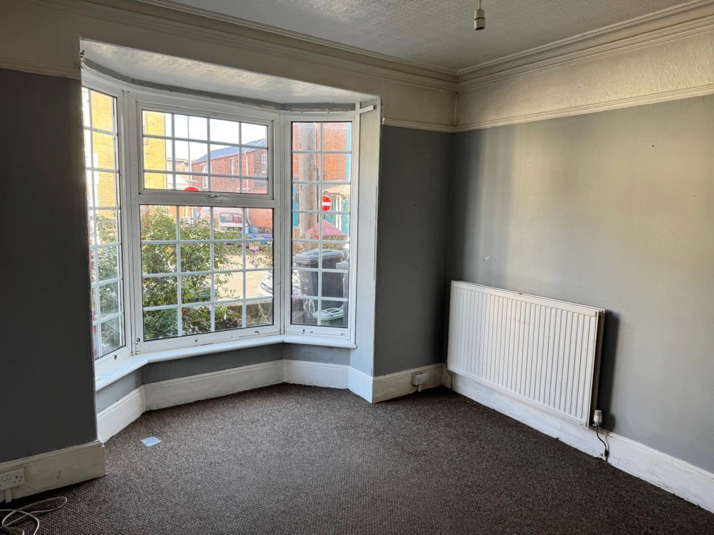 Lot: 160 - THREE-BEDROOM TOWN CENTRE HOUSE - Reverse View of the Living Room